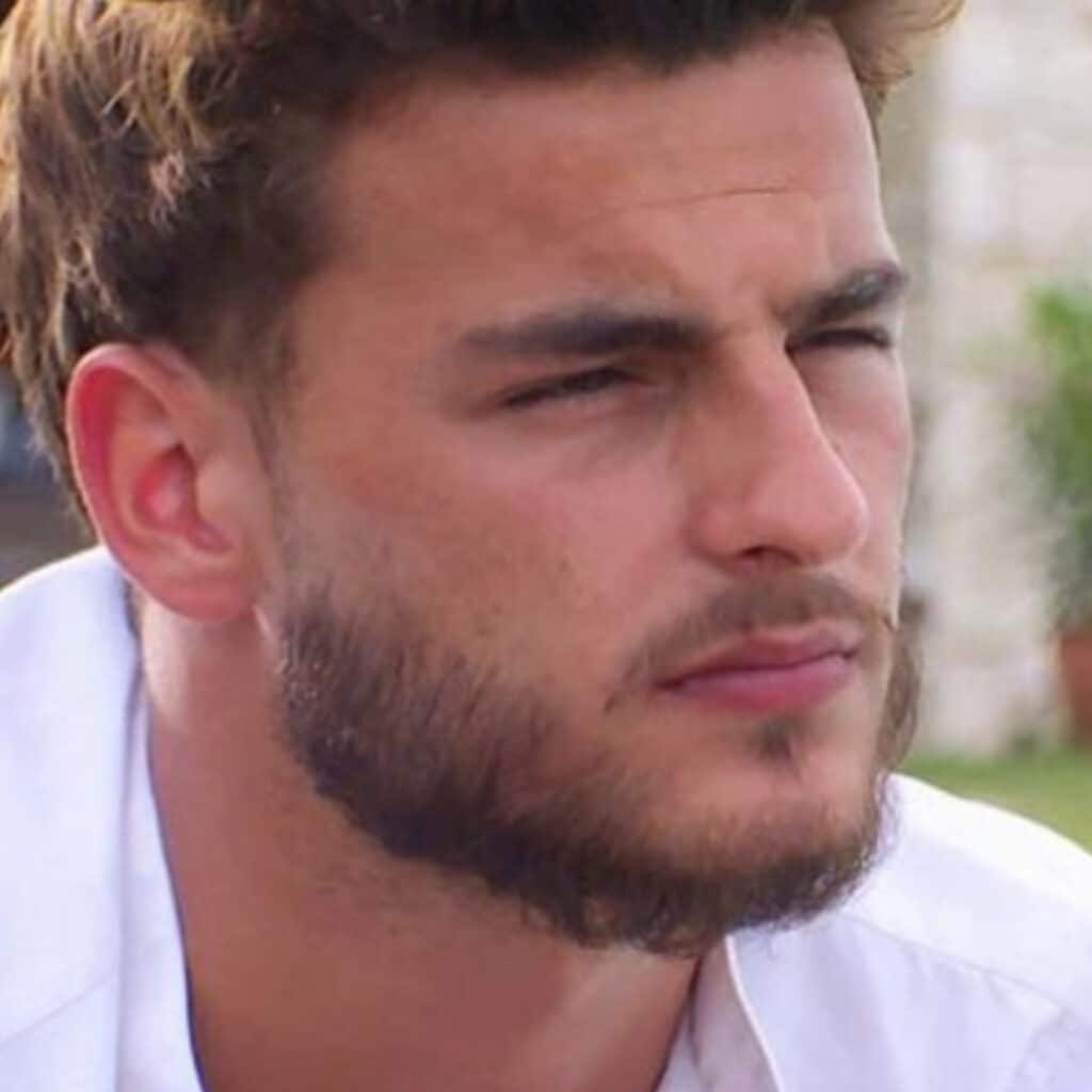 Simon Castaldi : accusé d'arnaque en plein live, il met les choses au clair face à un internaute