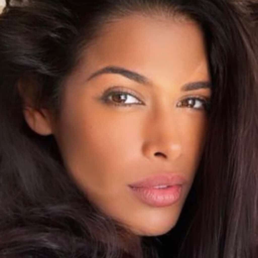 'Plus superficielle tu meurs' : Ayem Nour de retour sur les réseaux sociaux, elle se montre ultra sexy