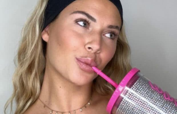 Cassandra Jullia : complexée par sa prise de poids sur le tournage des Cinquante, elle montre sa cellulite