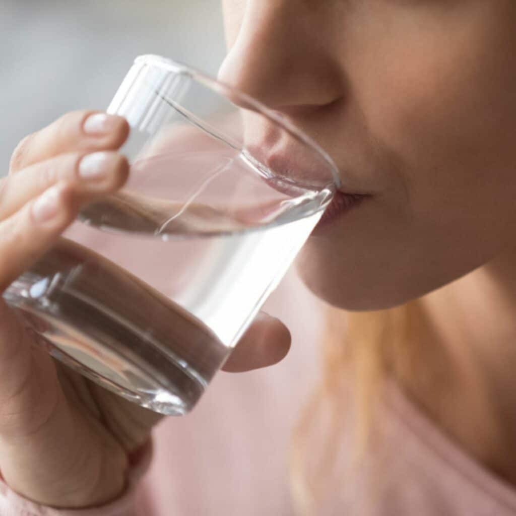 Une mère de famille décède après avoir bu deux litres d'eau : les circonstances du drame se précisent