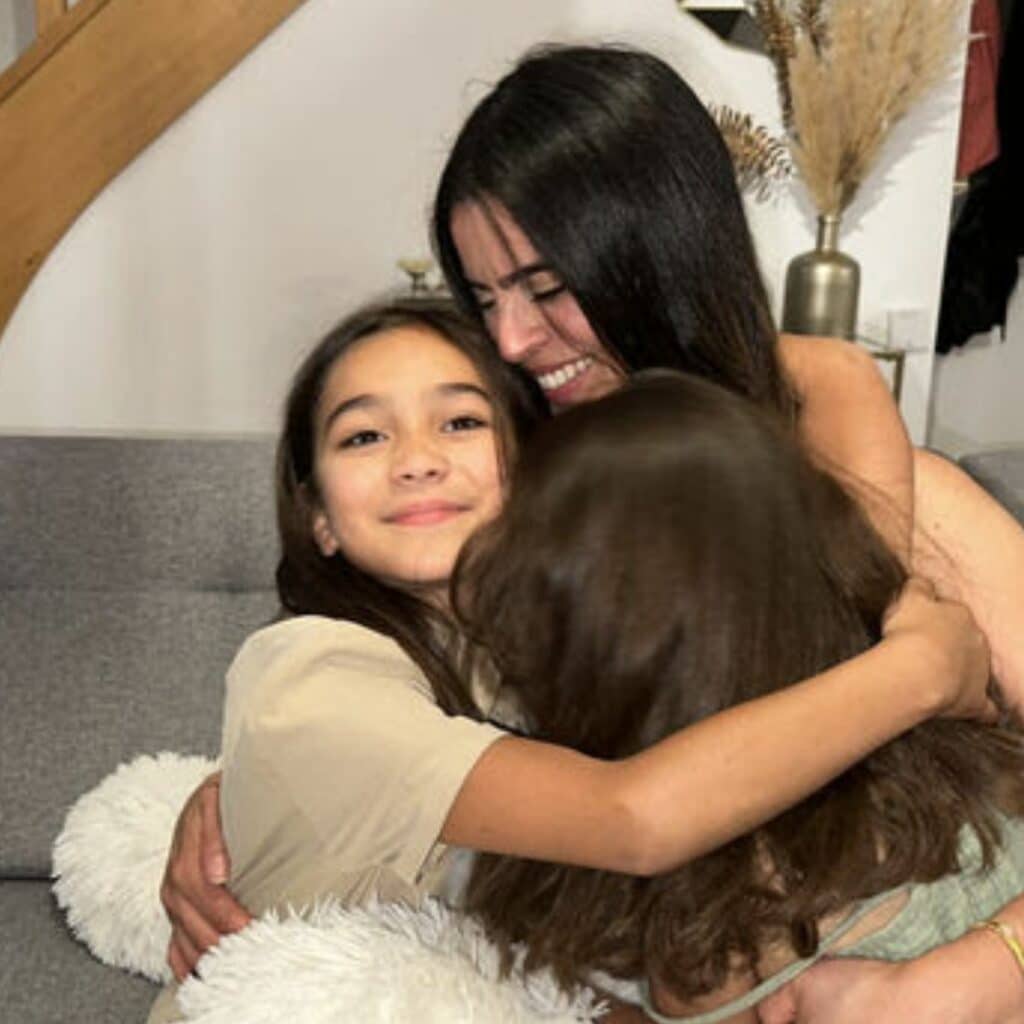 'Elle ne voulait pas se réveiller' : une enfant de 7 ans sauve sa mère guidée au téléphone par un pompier