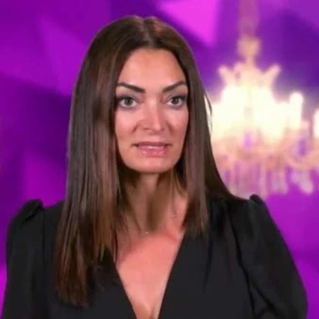 Émilie Nef Naf : elle aurait passé du bon temps sur le tournage des Cinquante à l'abris des regards