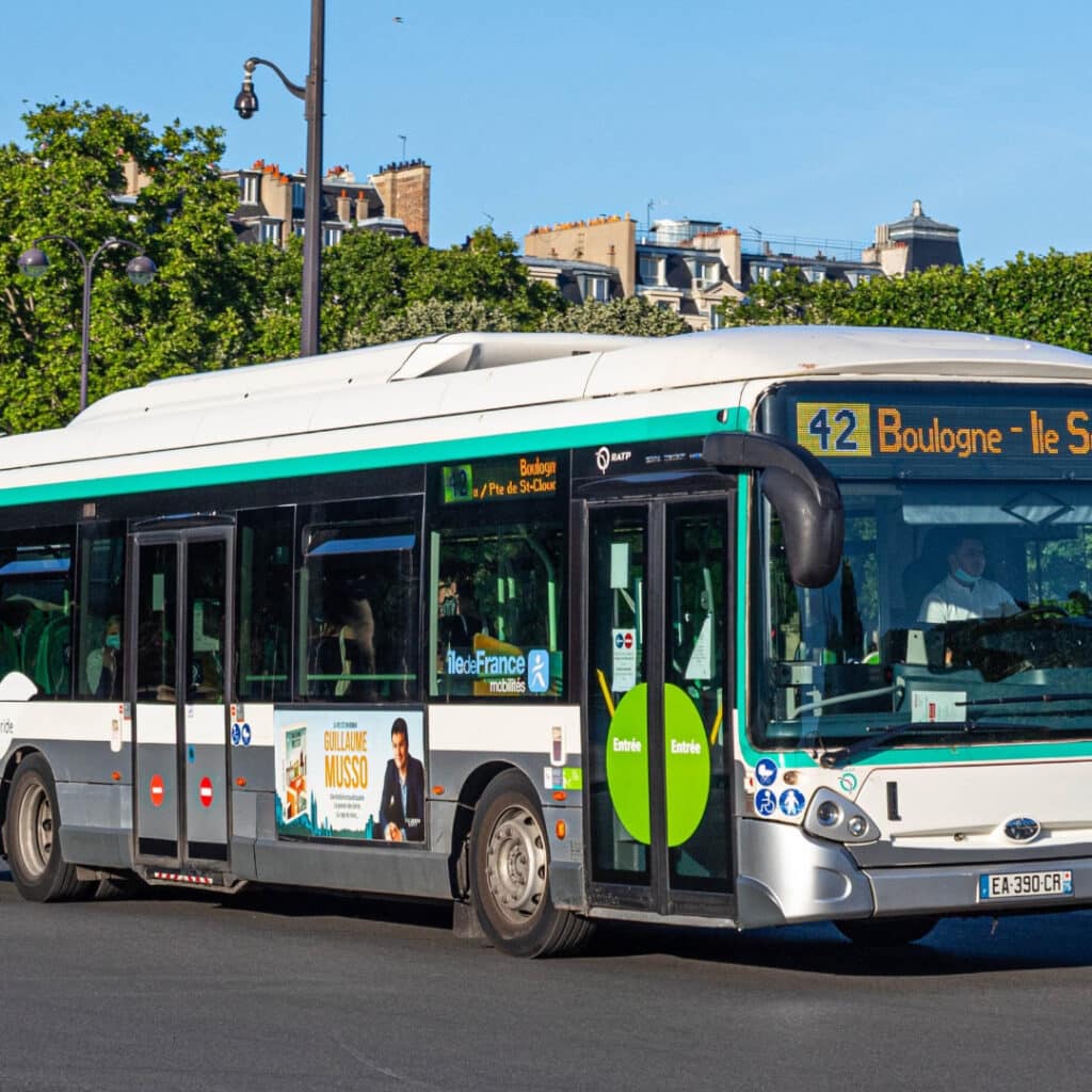 Ile-de-France : un chauffeur de bus de la RATP se filme en train de menacer de viol une passagère
