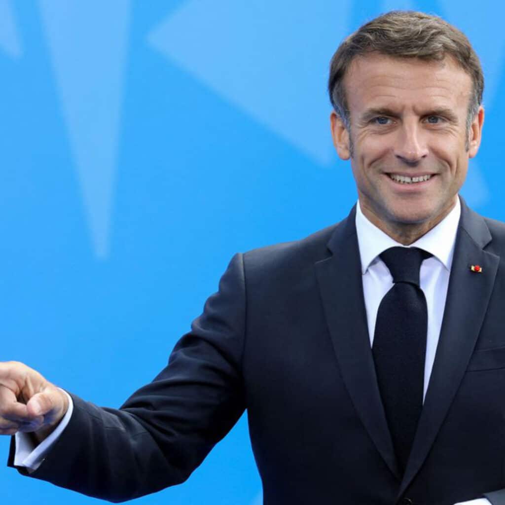 Emmanuel Macron : très décontracté, son attitude déroutante étonne