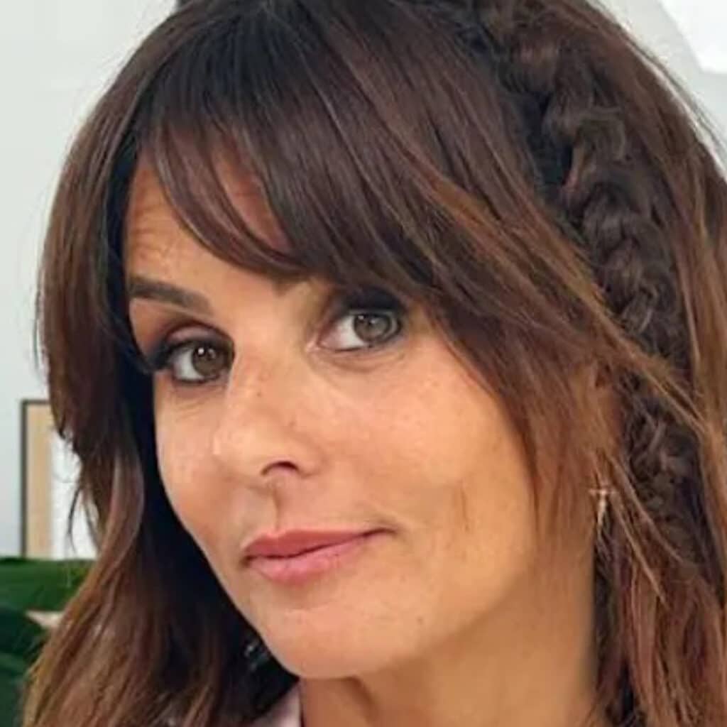 Faustine Bollaert : elle partage son soin capillaire préféré pour réparer ses cheveux en profondeur