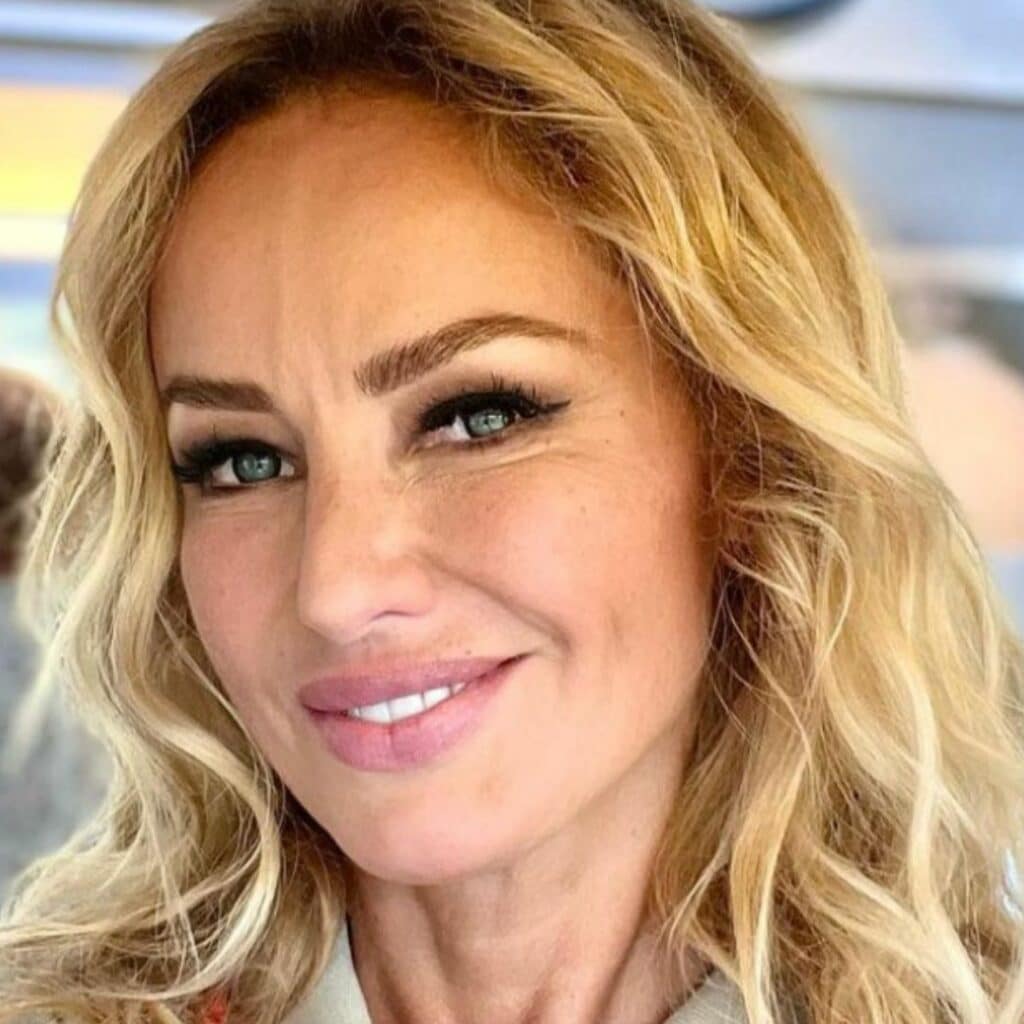 Adriana Karembeu : l'identité du célèbre rappeur avec qui elle a retrouvé l'amour se précise
