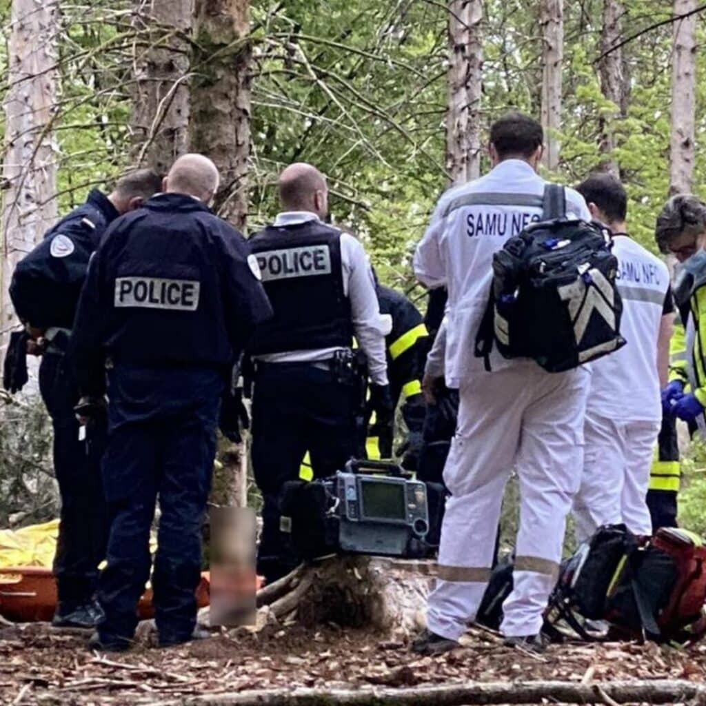 États-Unis : deux jeunes femmes et un adolescent d'une même famille retrouvés momifiés dans les bois