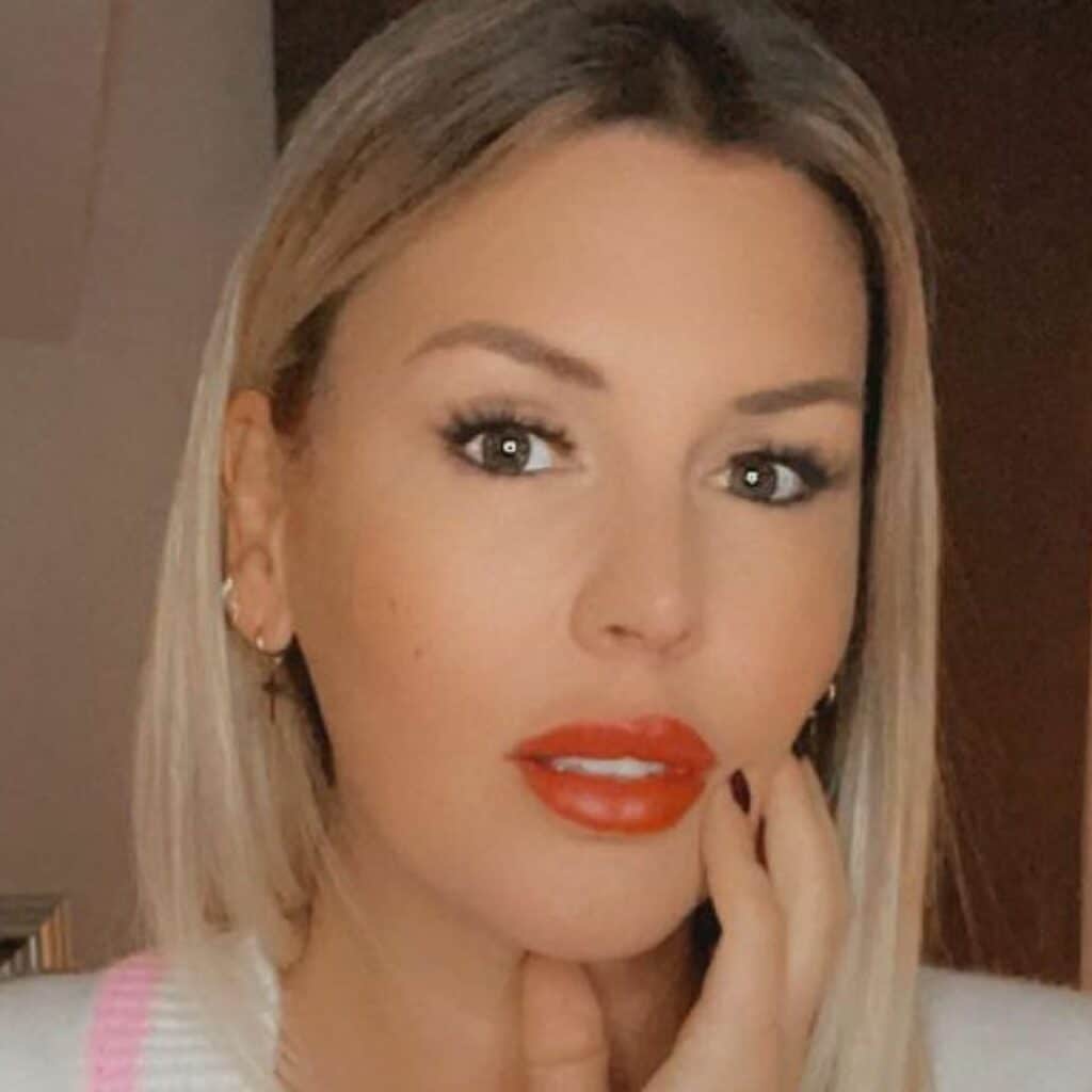 Amélie Neten : critiquée sur son poids, elle n'hésite pas à répondre