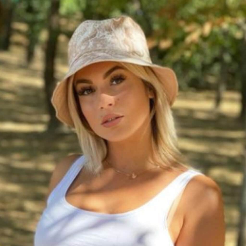 Carla Moreau : de nouveau en couple après son divorce ? Elle répond