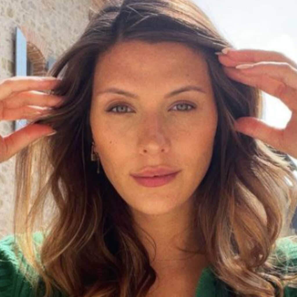Camille Cerf maman : elle montre une photo avec son bébé, les internautes lui tombent dessus