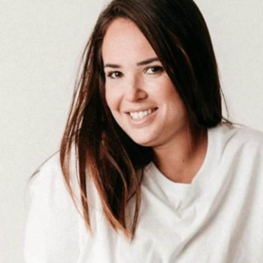 Kelly Hélard : sur le point de subir une nouvelle opération, elle se montre à 18 ans avant sa maladie