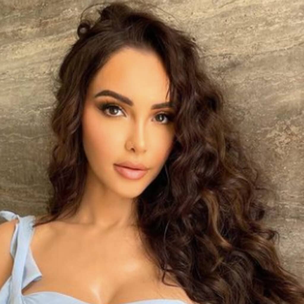 Nabilla : après les accusations de son cuisinier, son ancienne coiffeuse s'en prend à elle