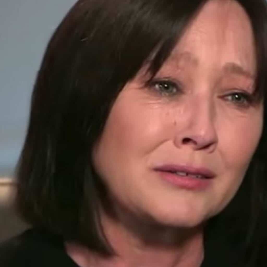 Shannen Doherty rattrapée par le cancer : en larmes, l'actrice donne enfin de ses nouvelles