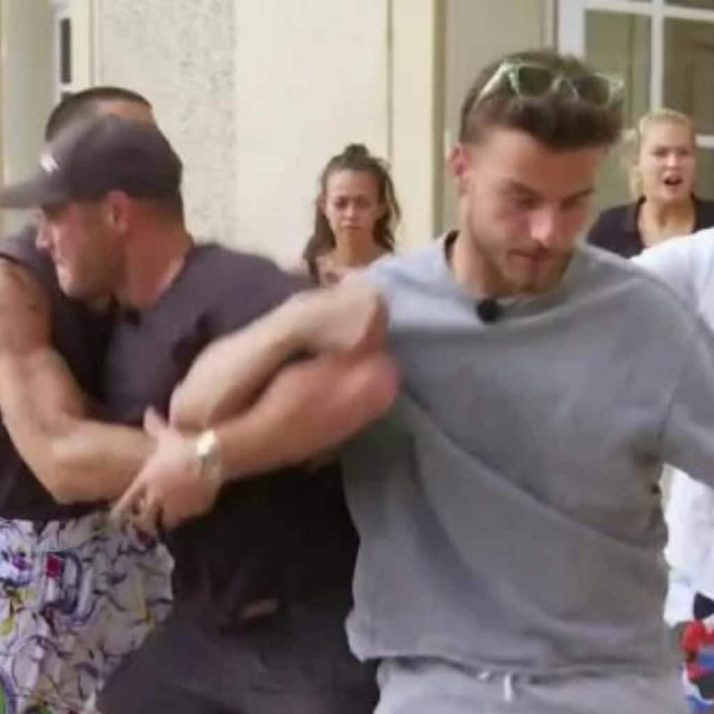 'Il est en train de me monter en l’air' : Nacca et Alex Giudi en viennent aux mains