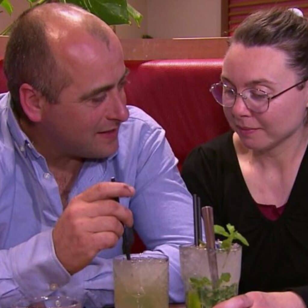 Véronique et Charles (L'Amour est dans le pré) : après avoir passé la nuit ensemble, ils font des confidences