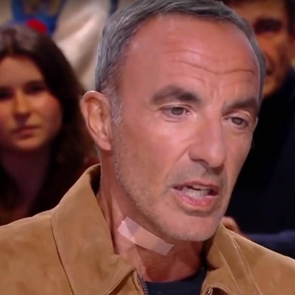 Nikos Aliagas : blessé à la télé, il explique pourquoi il avait un pansement au cou