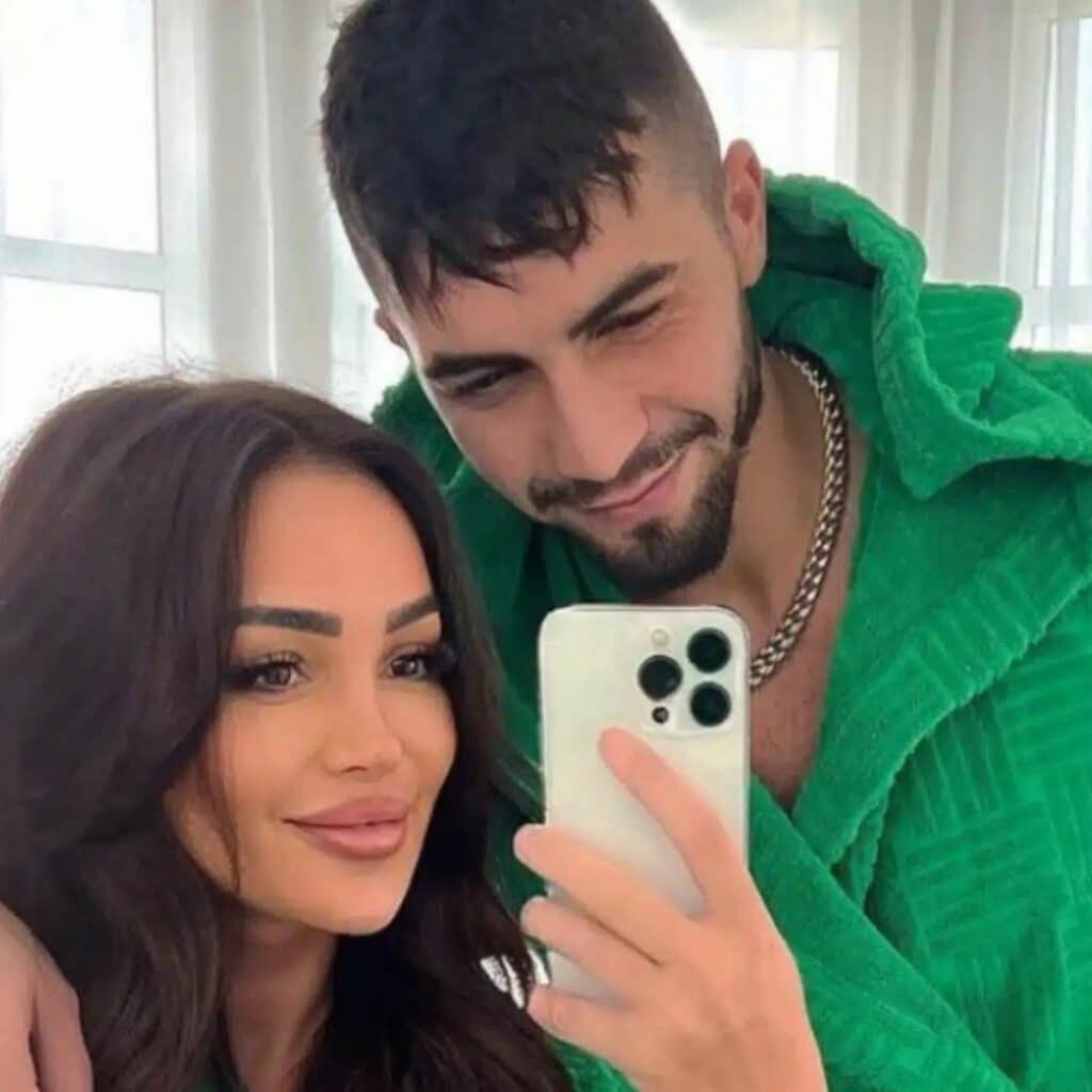 Fidji Ruiz : enceinte de son premier enfant ? Elle ne se cache plus