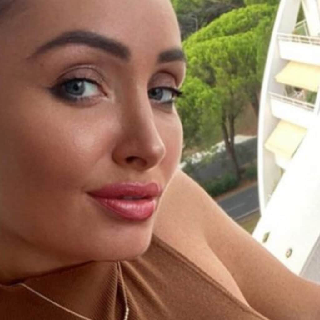 Beverly Bello : elle rejoint une plateforme de charme, sa première photo fait sensation