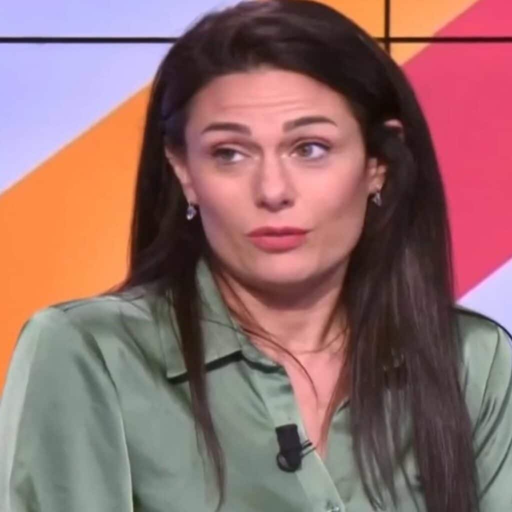 Emilie (MAPR) : elle annonce son ancien salaire en tant qu'agent immobilier