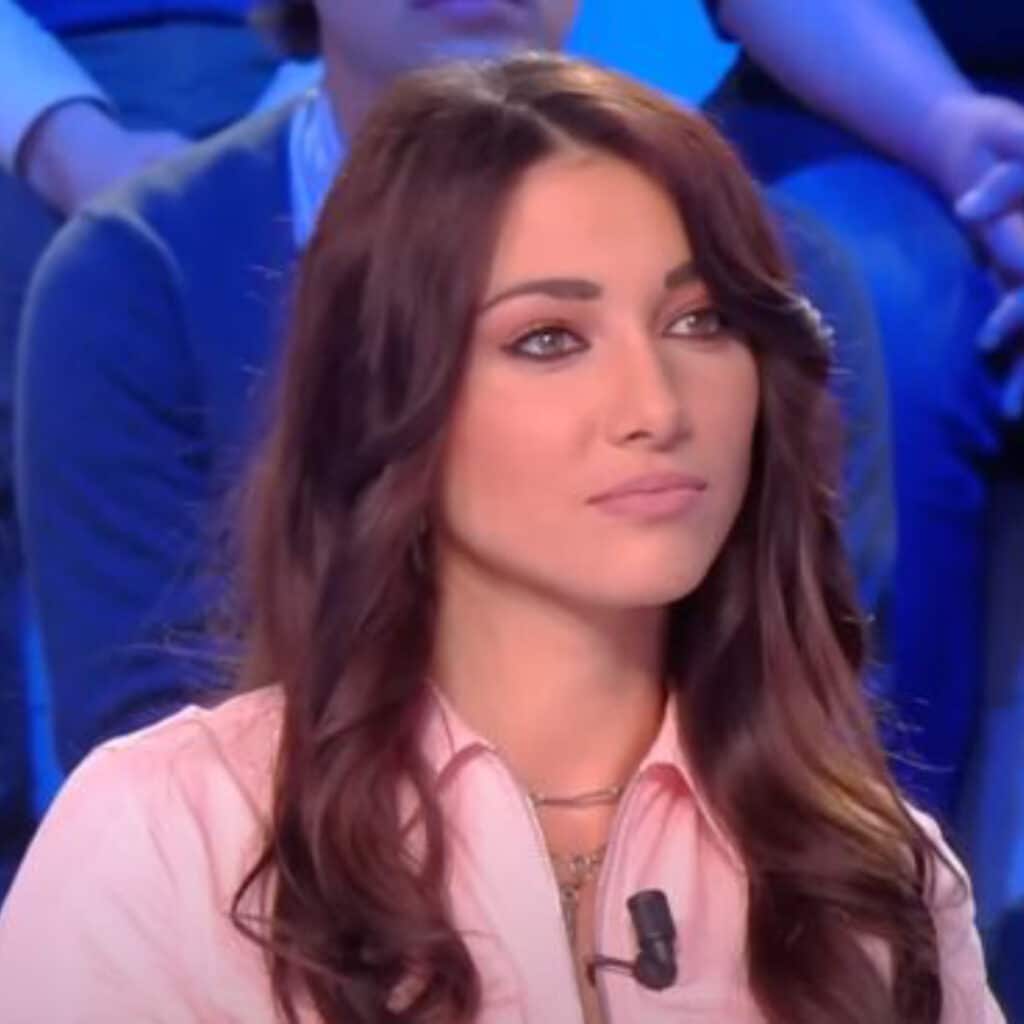Delphine Wespiser : elle annonce en direct son départ de Touche pas à mon poste