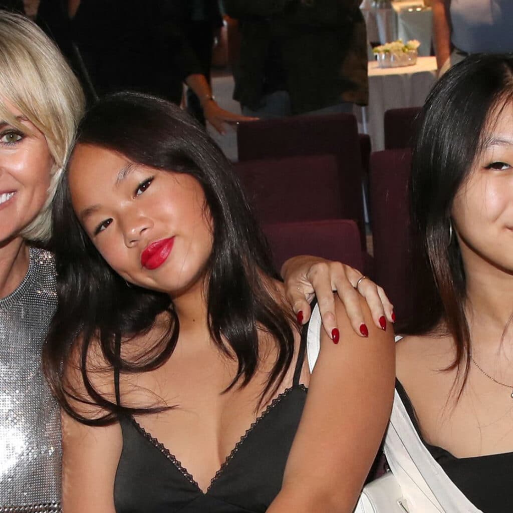 'C’est tous les jours' : très en colère, Laeticia Hallyday se confie sur ses filles Jade et Joy