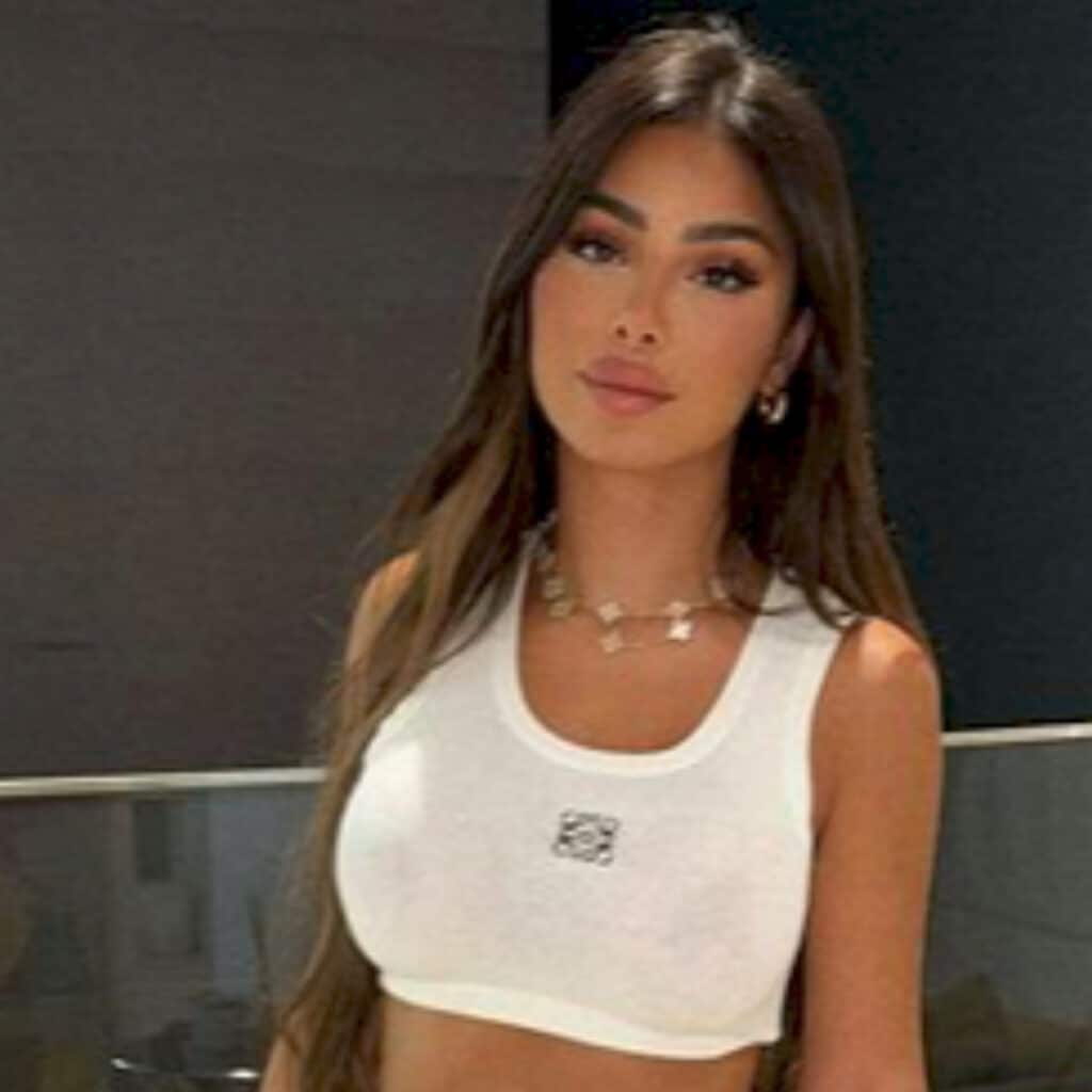 Maeva Ghennam : elle retire ses extensions de cils et de cheveux, elle ne valide pas le résultat
