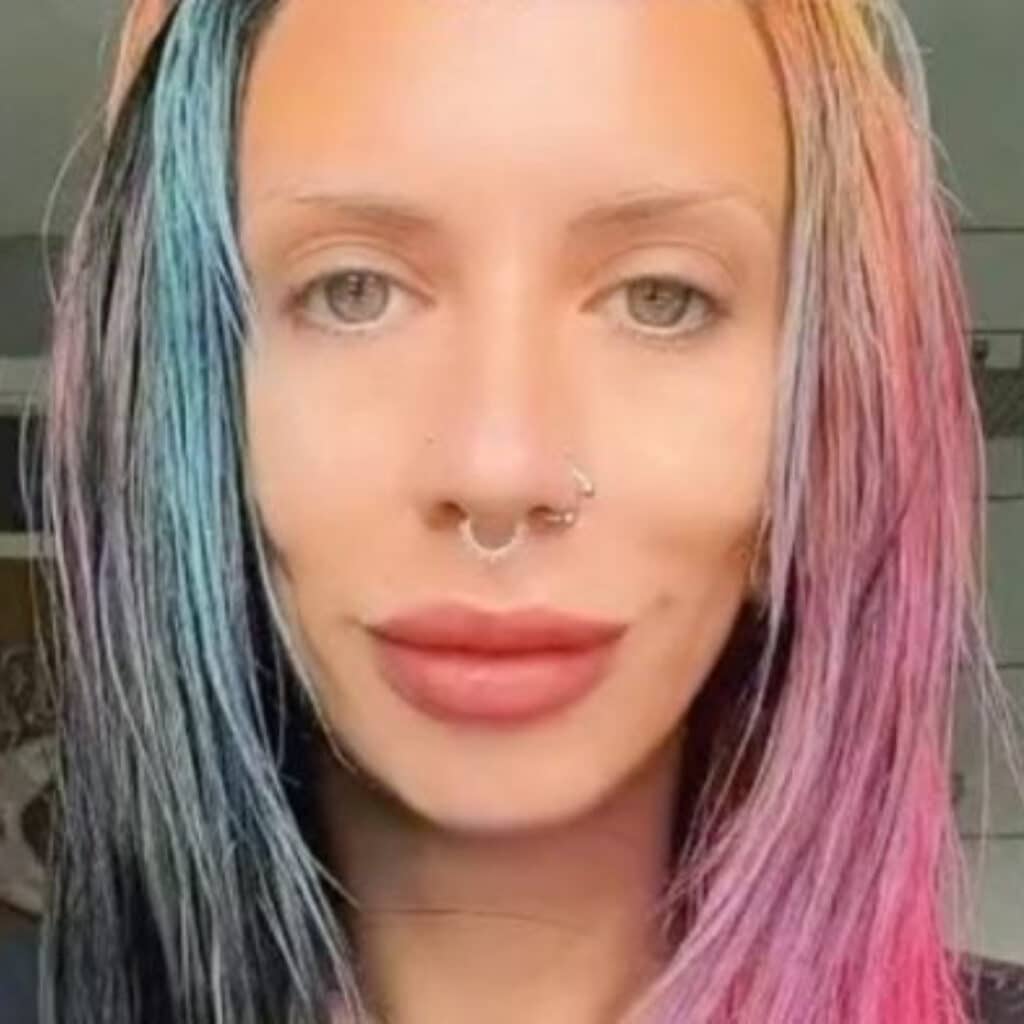 "Hair training" : cette tendance TikTok qui consiste à ne plus se laver les cheveux
