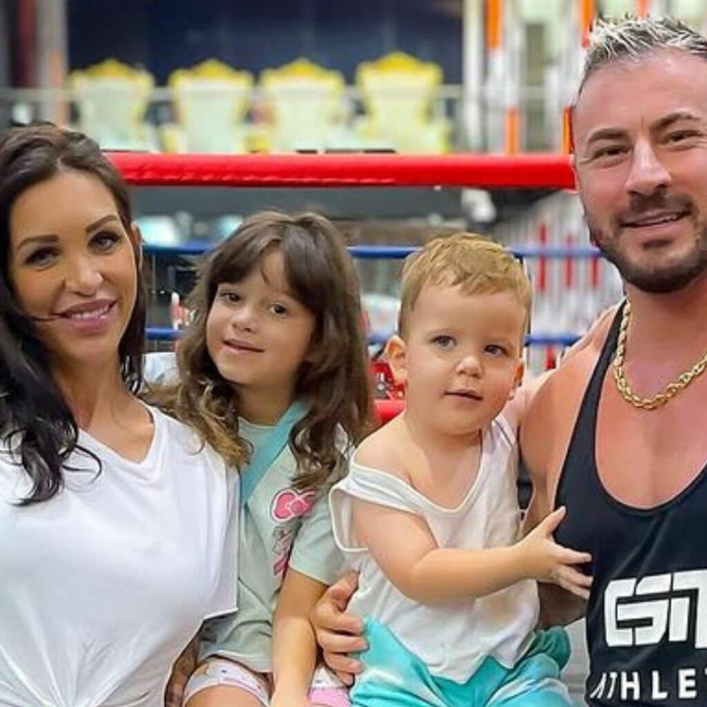 Julia Paredes : enfin divorcée de Maxime Parisi ? Elle répond