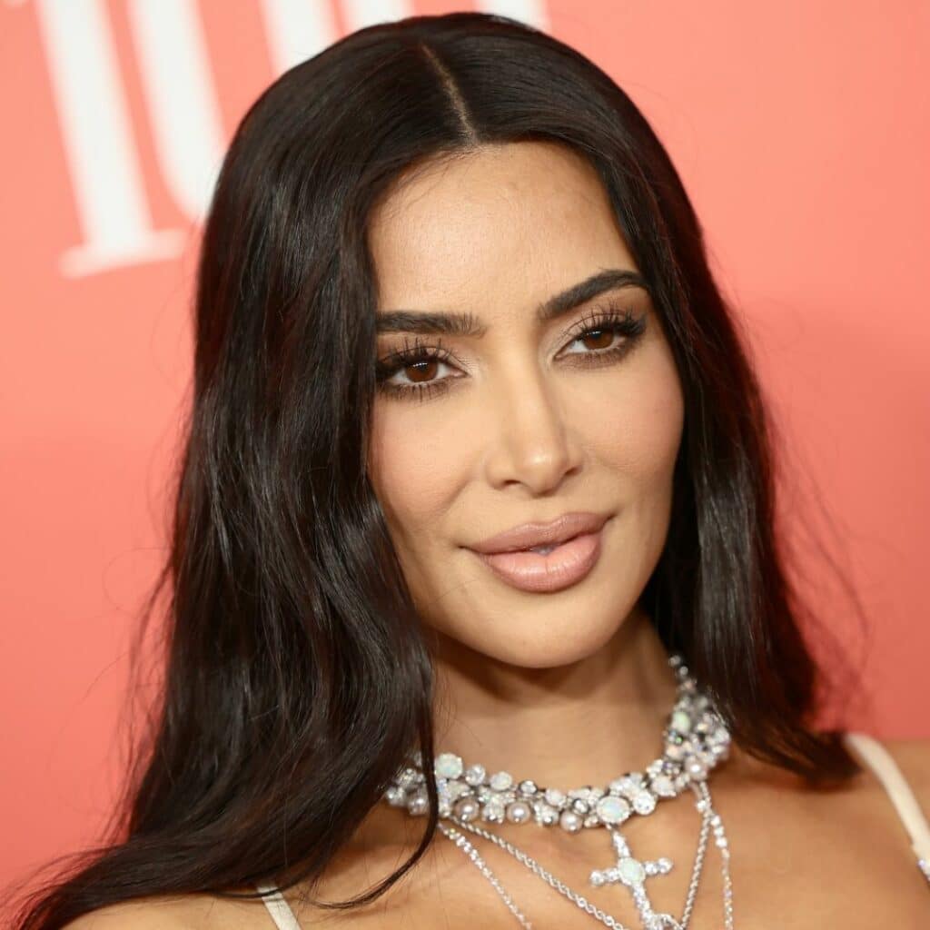Kim Kardashian : elle décide de faire son tout premier tatouage, l'endroit interpelle