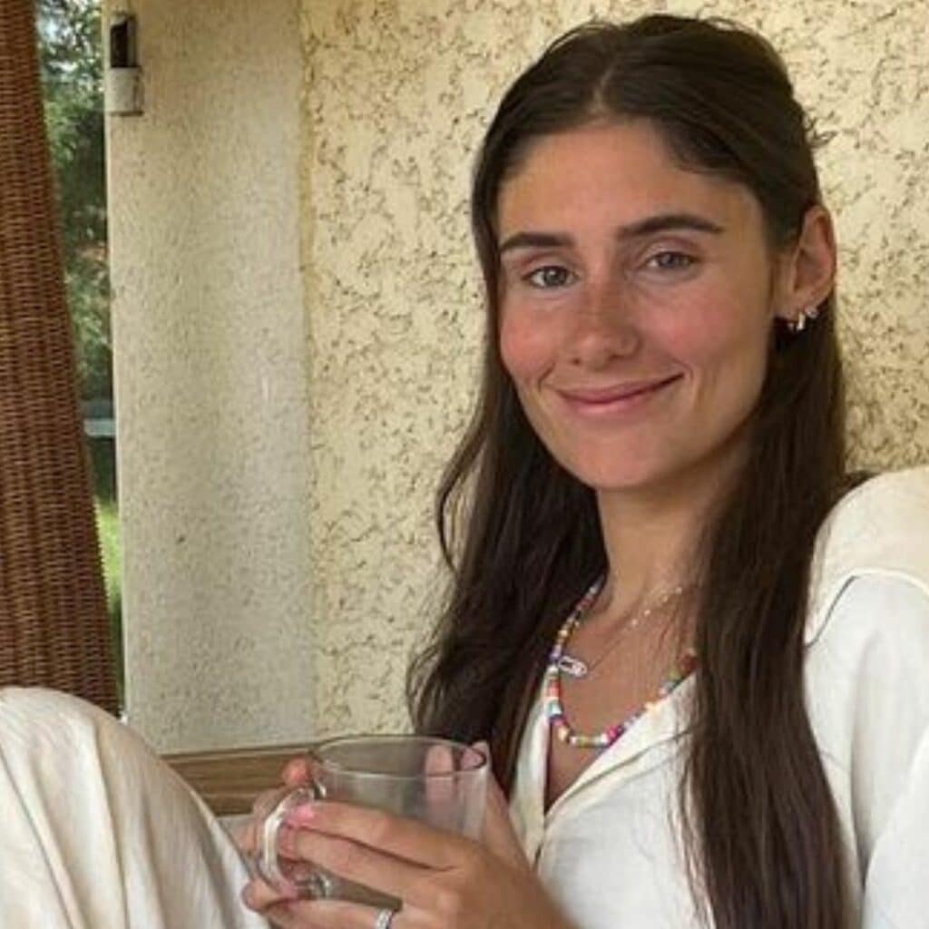 "J'ai un souci de santé" : Jesta Hillmann hospitalisée, elle inquiète les internautes