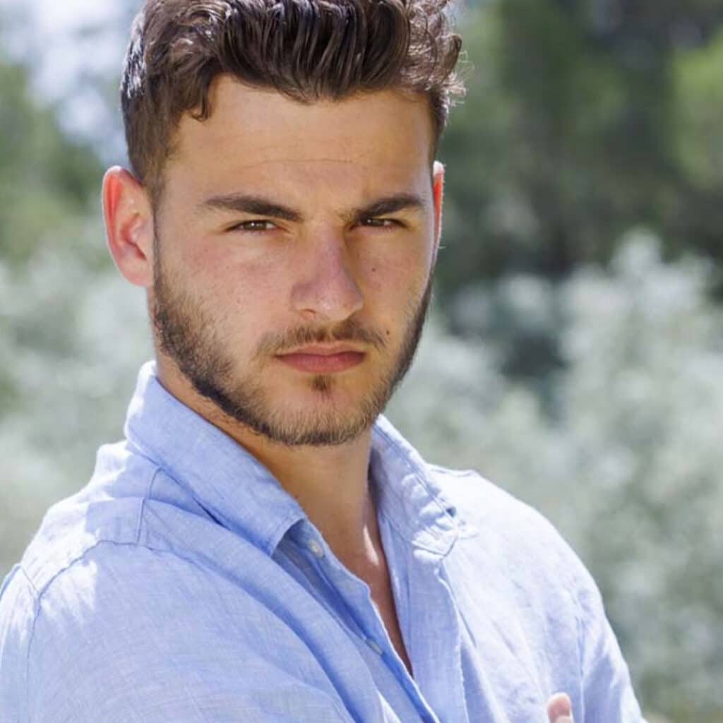 Simon Castaldi : il montre son plus gros complexe physique