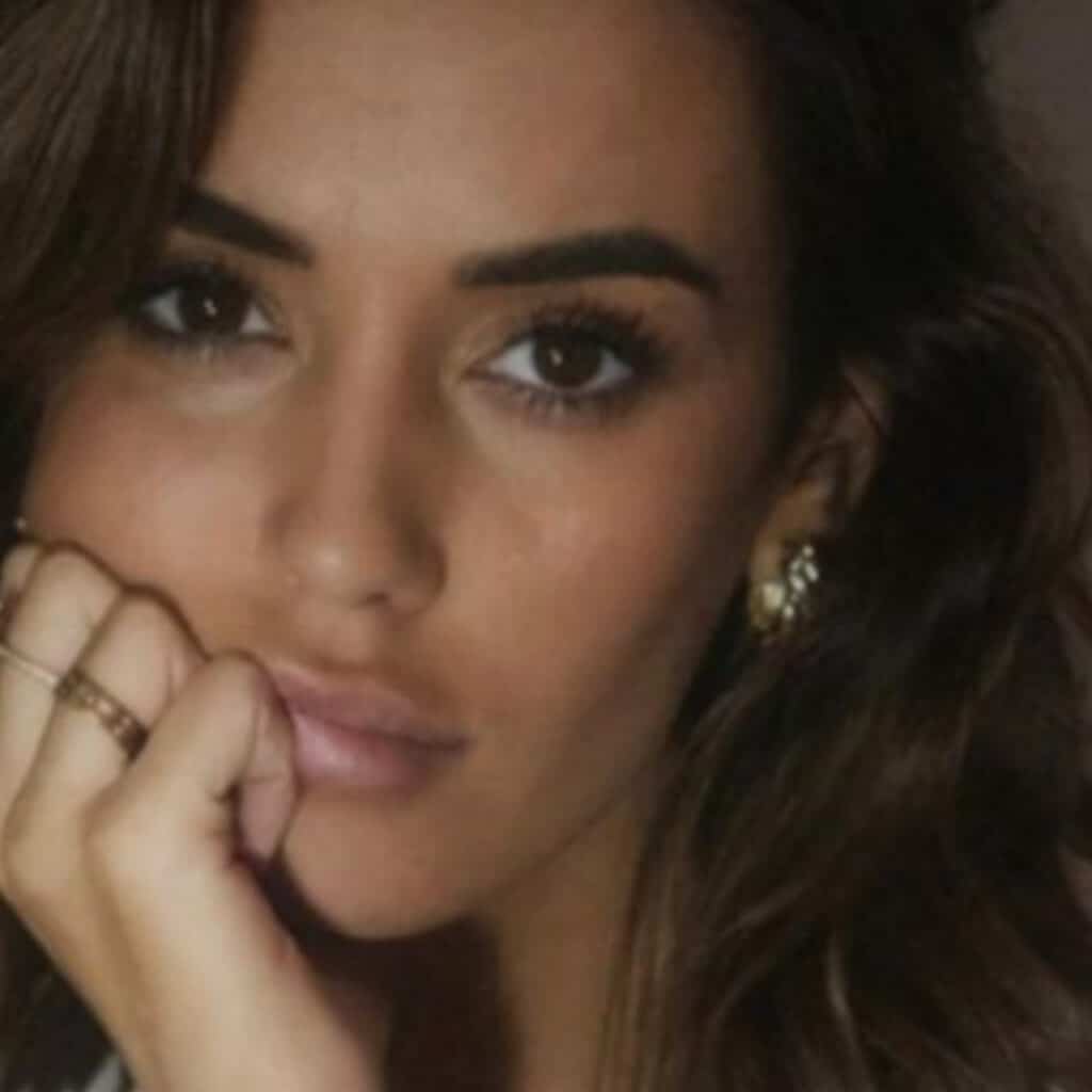 Hilona Gos enceinte : elle s'inquiète à cause de l'allure de son ventre arrondi