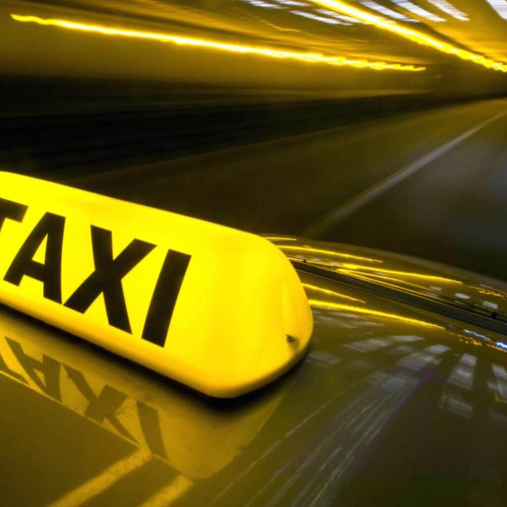 Taxi remboursé : cette clause méconnue dans votre contrat d’assurance vous permet de vous faire rembourser votre trajet