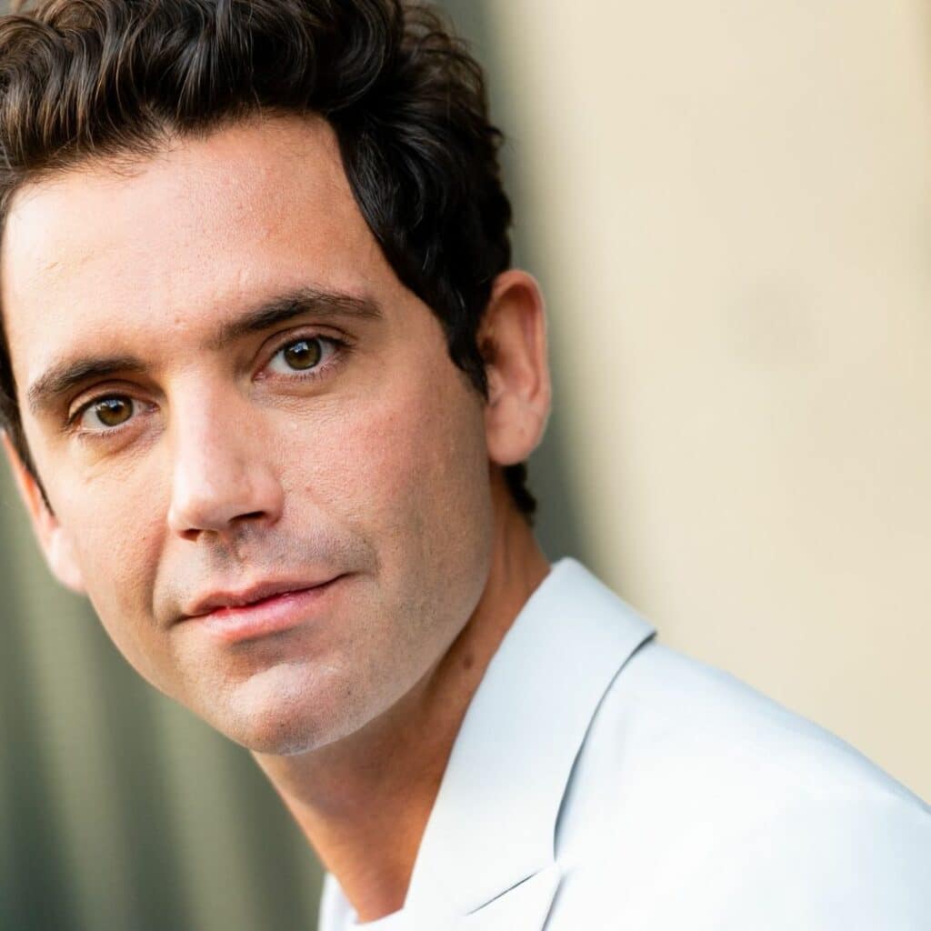 Mika : victime de harcèlement de la part d’une enseignante à l’école, il s’exprime