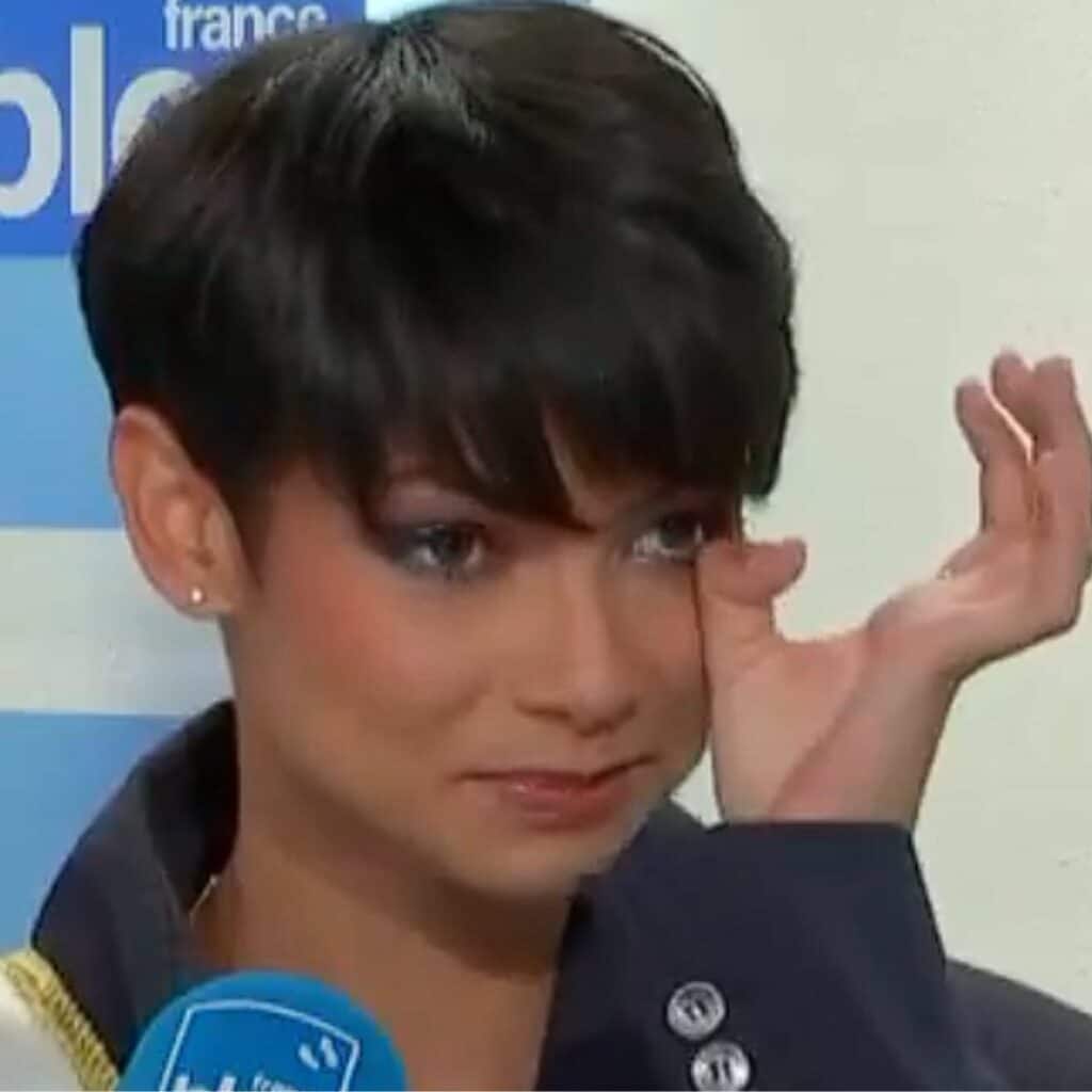 Ève Gilles (Miss France 2024) : émue, elle fond en larmes en direct à la télévision
