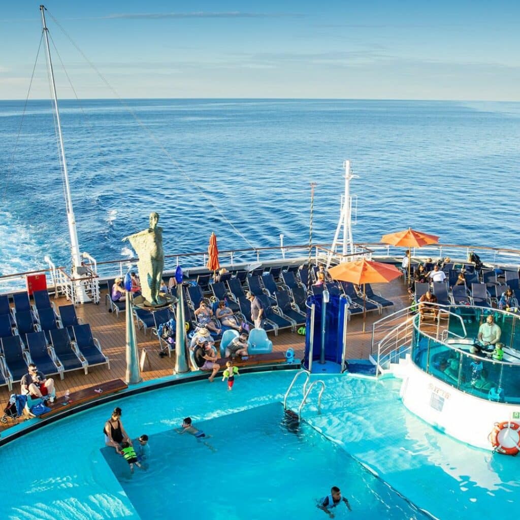 Un couple vend sa maison et son entreprise pour passer leur vie en croisière