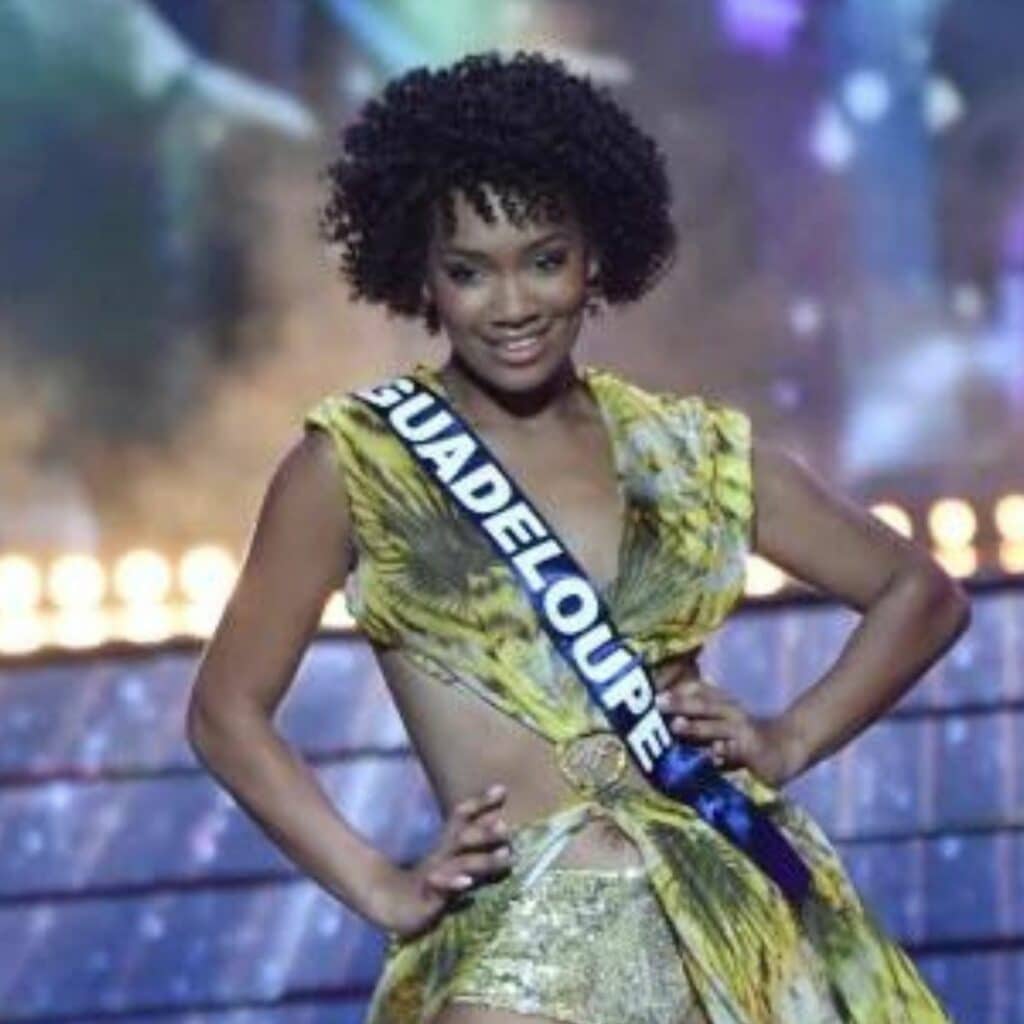 Miss France 2024 : Jalylane Maës, Miss Guadeloupe, chute sur scène en plein direct