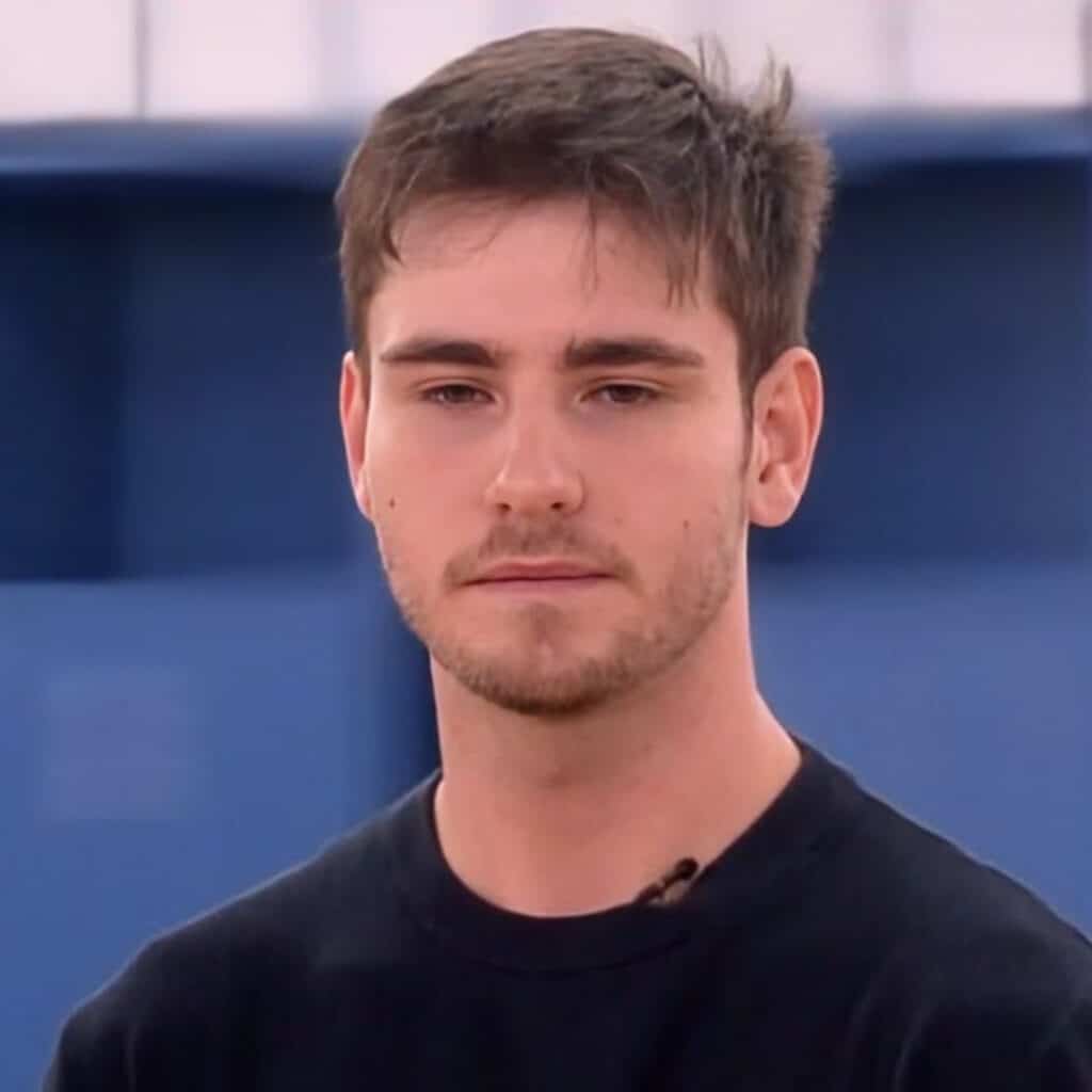 Julien (Star Academy) : il fond en larmes pendant son évaluation et quitte le château