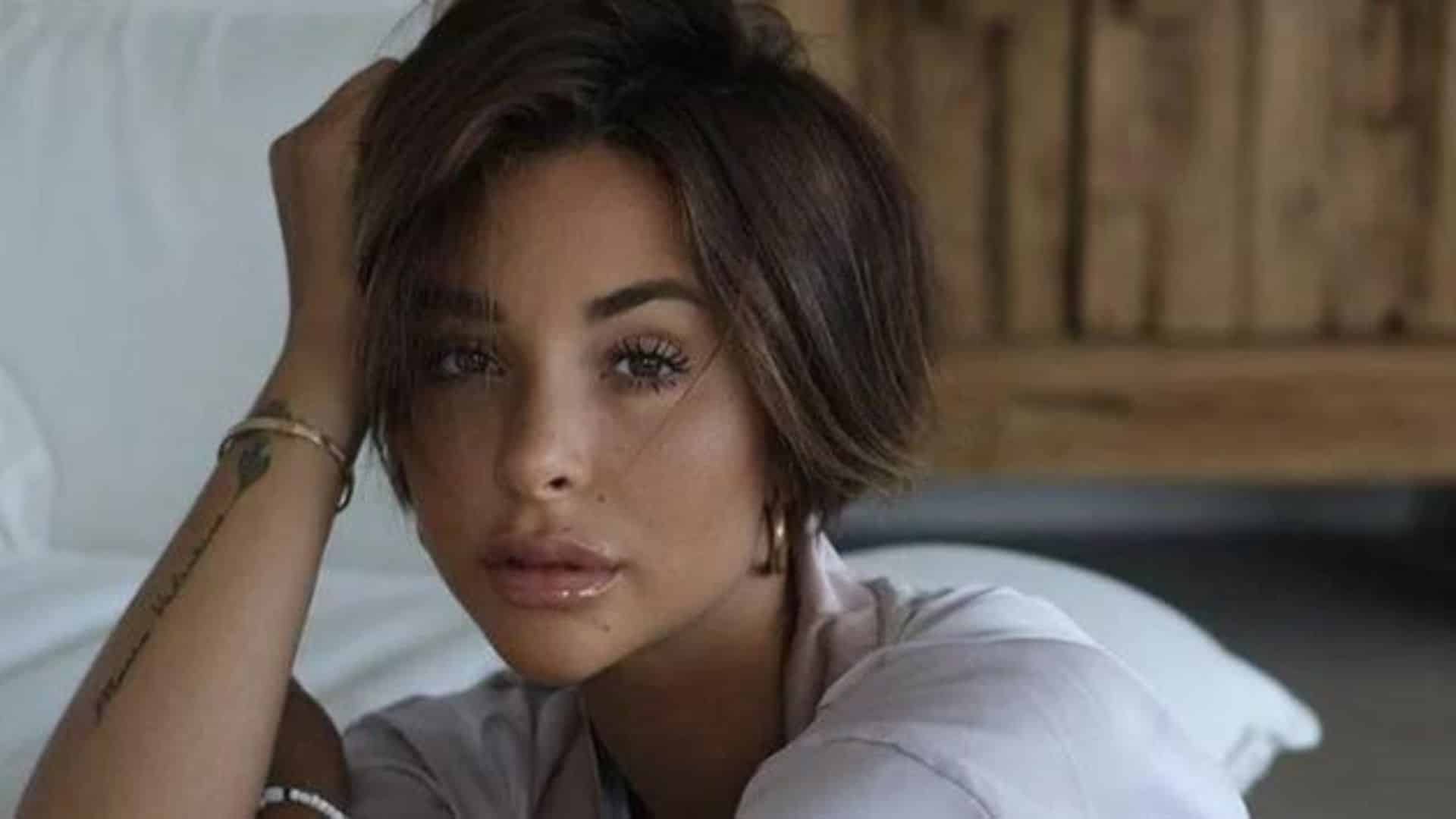 Rym Renom : elle se filme trop "dénudée" et s'attire les foudres des internautes
