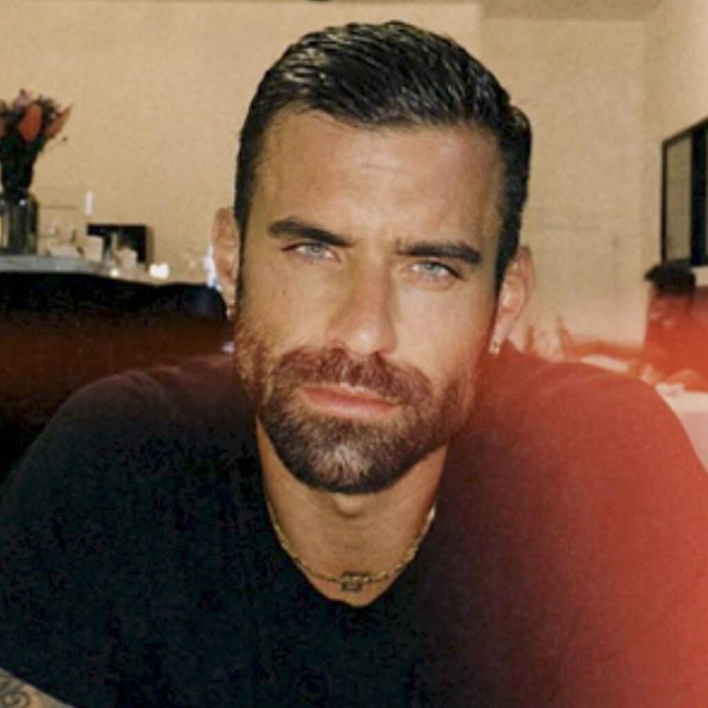 Vincent Queijo : l'ex de Rym Renom aperçu en train d'embrasser une jolie blonde