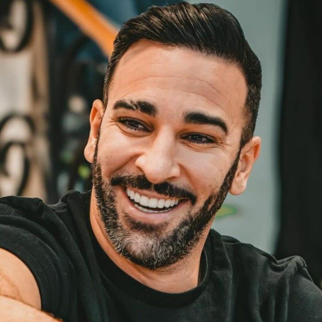 Adil Rami : après Pamela Anderson, une célèbre chanteuse ne le laisse pas indifférent