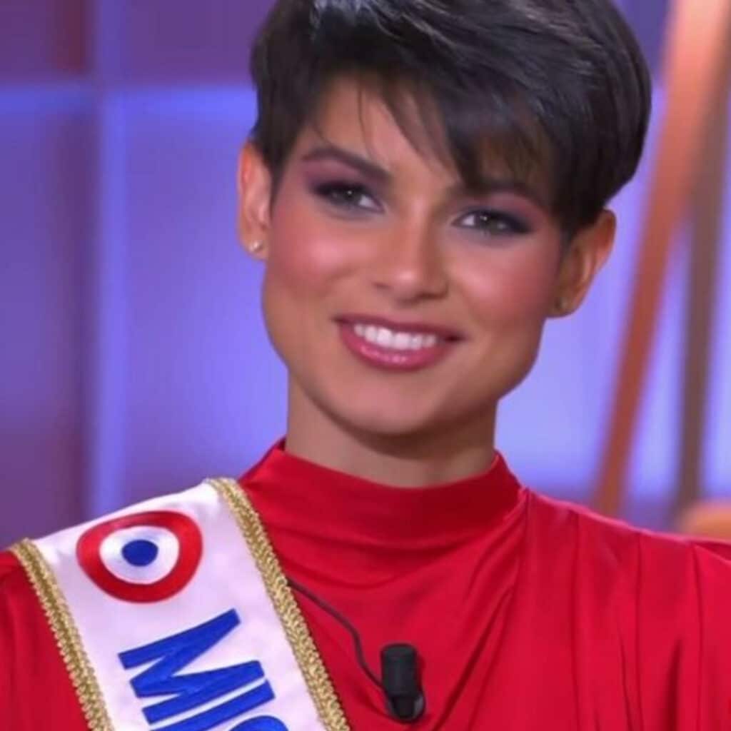 Ève Gilles (Miss France 2024) : l’identité de sa moitié se précise