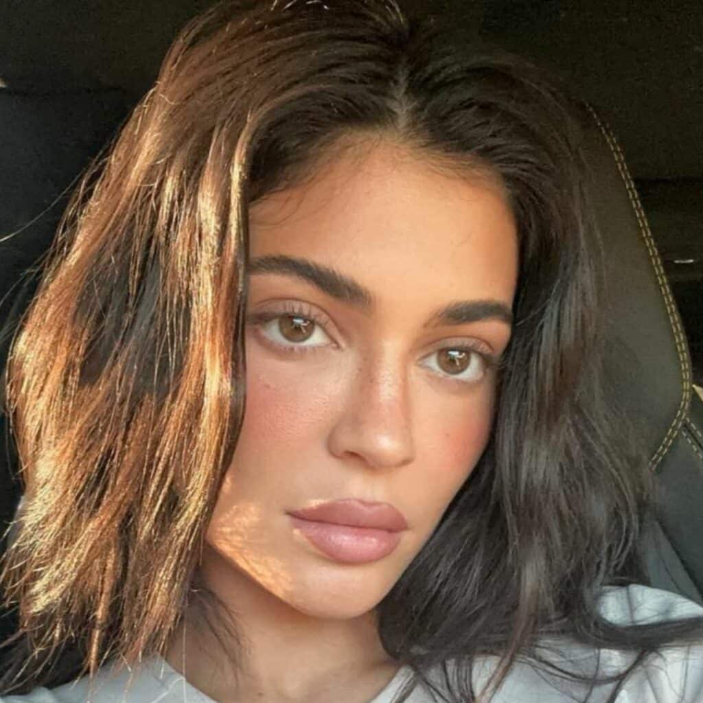 Kylie Jenner : invitée à la Fashion Week de Paris, les internautes ne la reconnaissent pas
