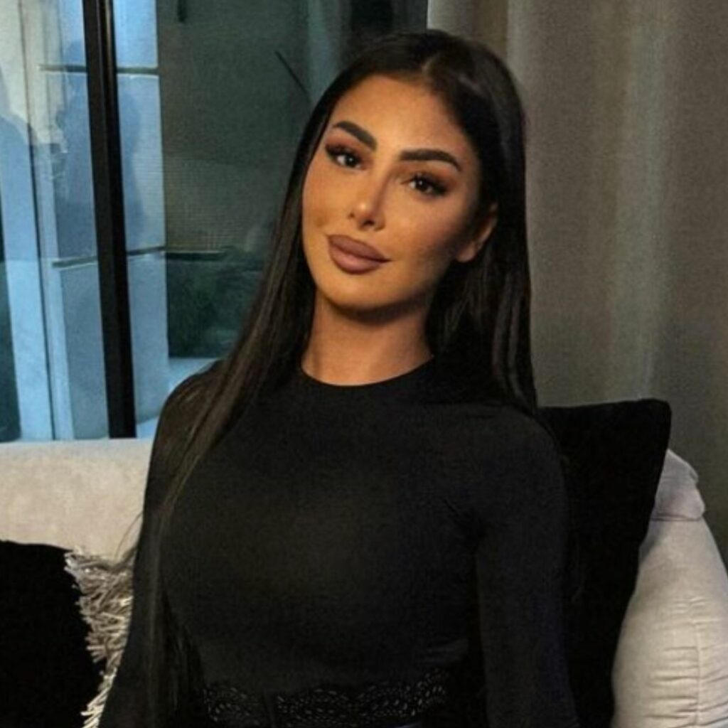 "Une grande banque française s'attaque à moi" : Maeva Ghennam en larmes, elle s'exprime sur sa situation délicate