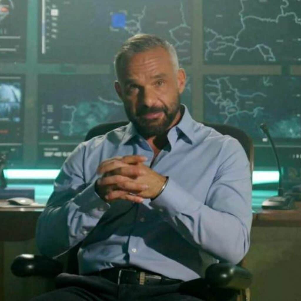 Philippe Bas (Destination X) : l'animateur en montre trop, les internautes surpris par son "gros paquet"