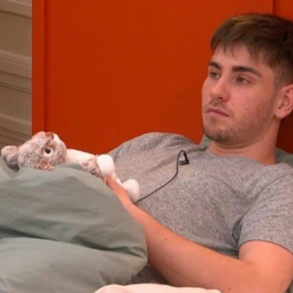 "Il a tout cassé dans la maison" : Julien (Star Academy) dérape au château