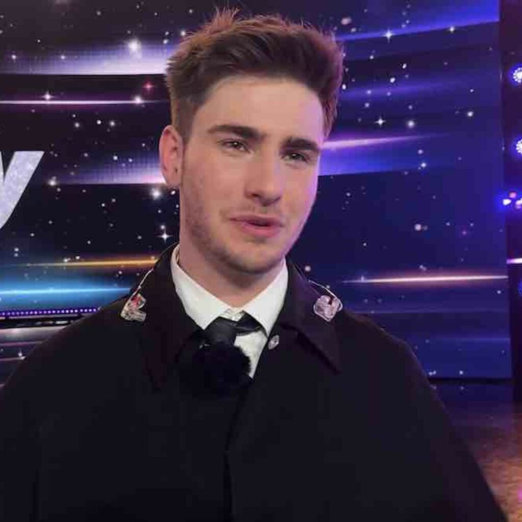 Julien (Star Academy) : prêt à concurrencer Pierre Garnier, il sort son premier single