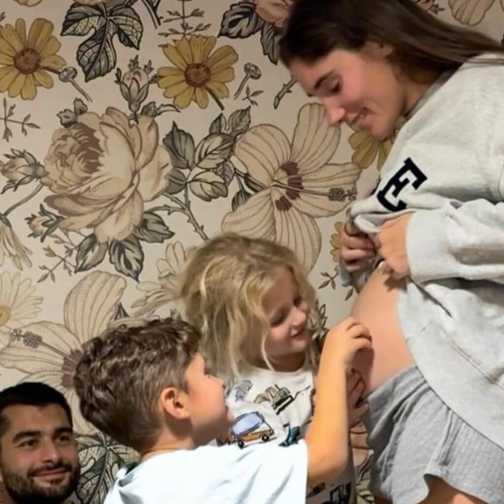 Jesta Hillmann : elle révèle le sexe de son troisième enfant, les internautes ravis