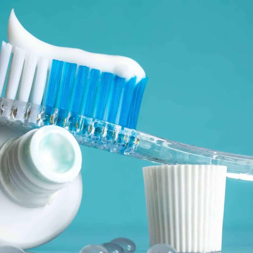 Pourquoi il ne faut pas mouiller votre brosse à dents avant d'appliquer du dentifrice ?