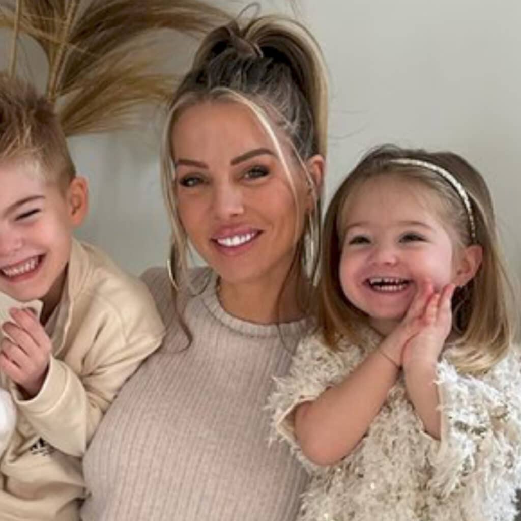 Jessica Thivenin : accusée de trop souvent sortir sans ses enfants, elle s'exprime